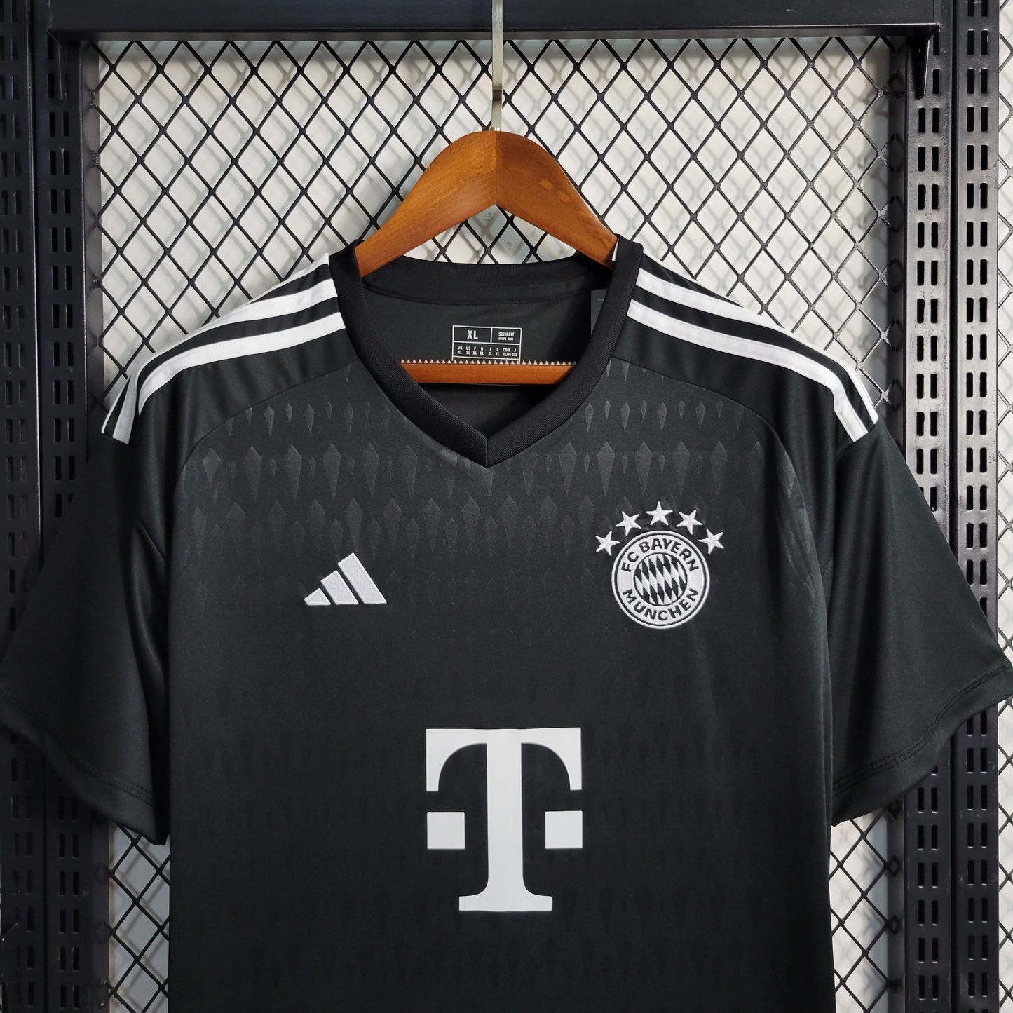 Bayern München 23/24 Goalkeeper kit