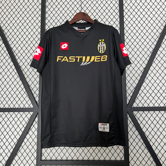 Juventus 01/02 Away kit