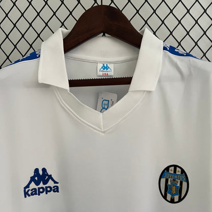 Juventus 90/91 Home kit