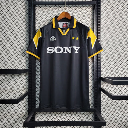 Juventus 95/96 Away kit