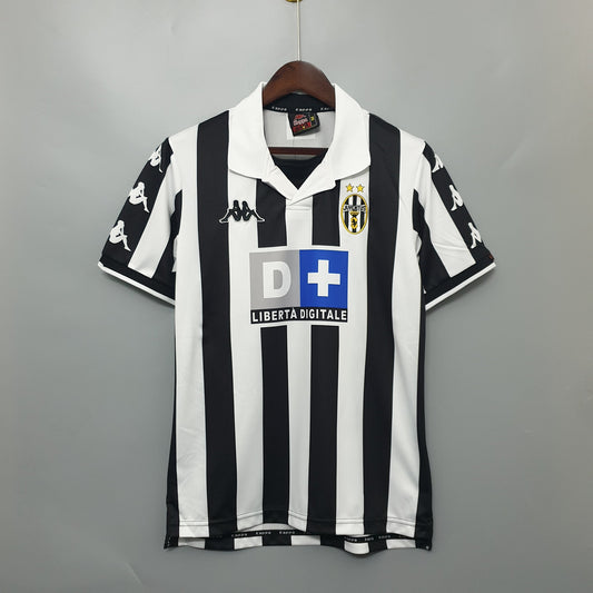 Juventus 99/00 Home kit