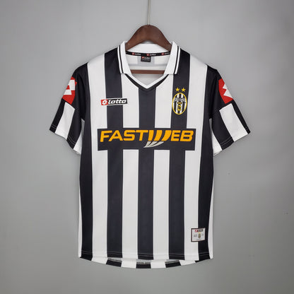 Juventus 01/02 Home kit