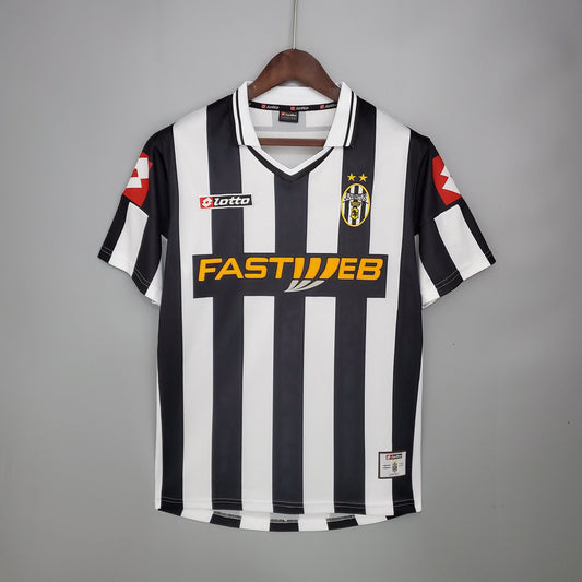 Juventus 01/02 Home kit