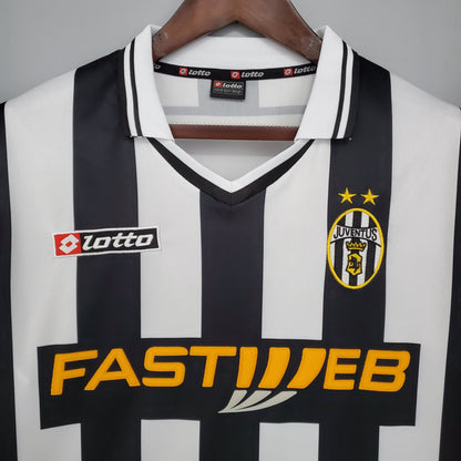 Juventus 01/02 Home kit