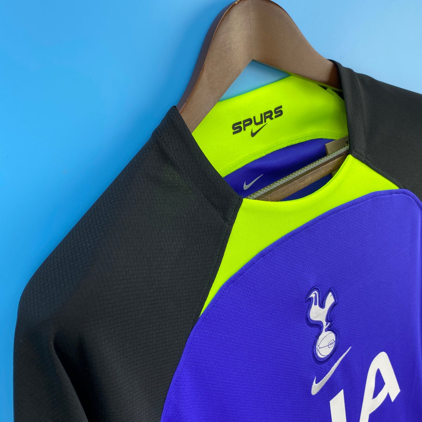 Tottenham 22/23 Away kit